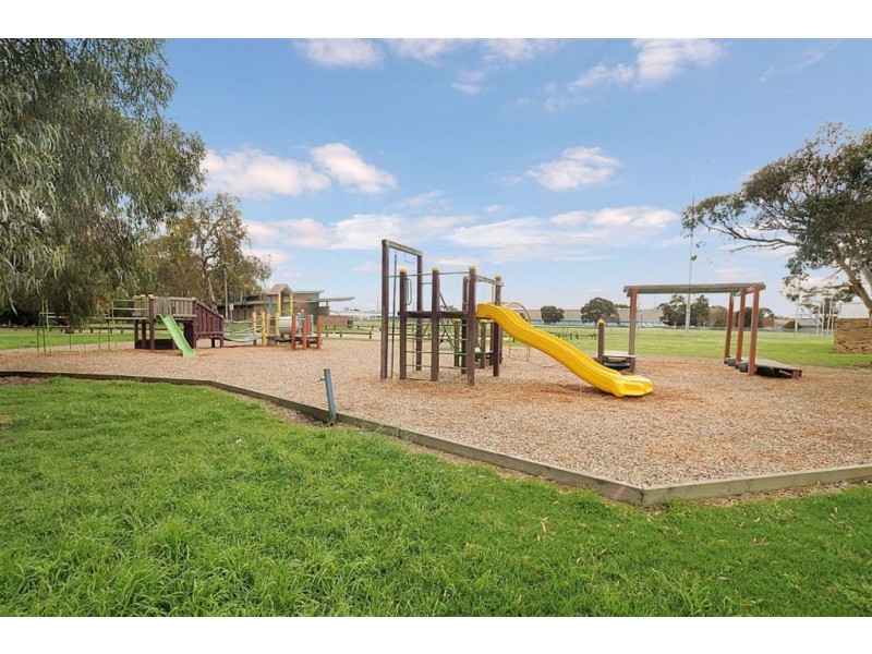 23 McCulloch Avenue, Seaford VIC 3198