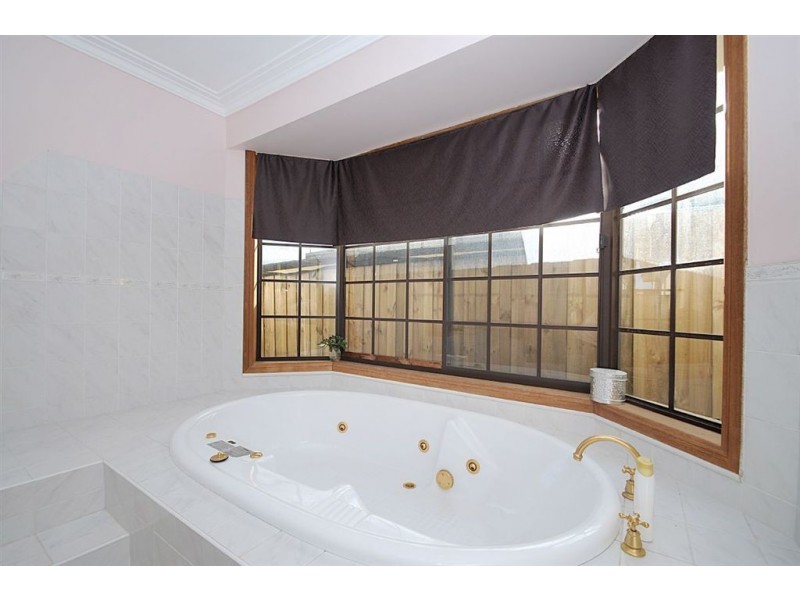 25 Heatherhill Road, Frankston VIC 3199