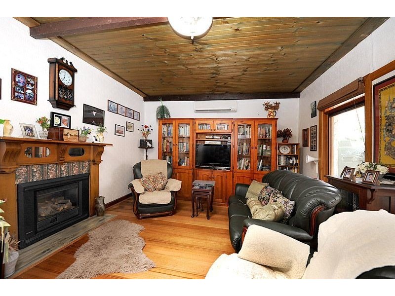 18 Beach Grove, Seaford VIC 3198