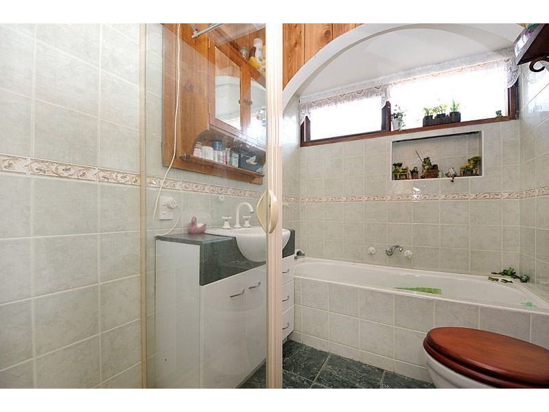 18 Beach Grove, Seaford VIC 3198