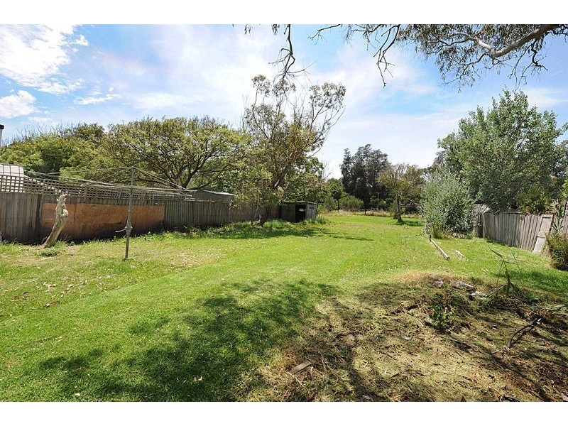 18 Beach Grove, Seaford VIC 3198