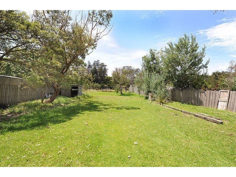 18 Beach Grove, Seaford VIC 3198