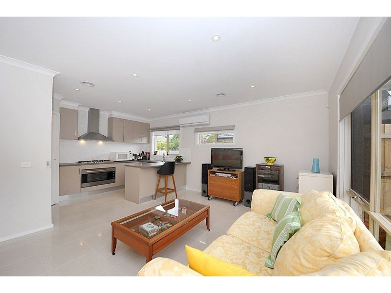 2/8 Scott Street, Seaford VIC 3198