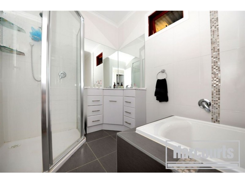 77 Wells Road, Seaford VIC 3198