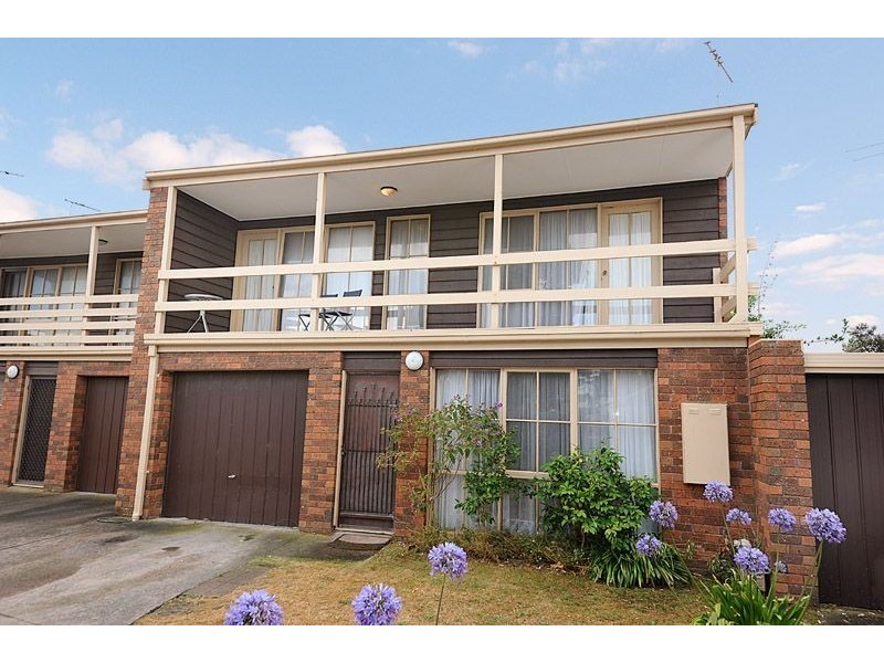 2/17 Wisewould Avenue, Seaford VIC 3198