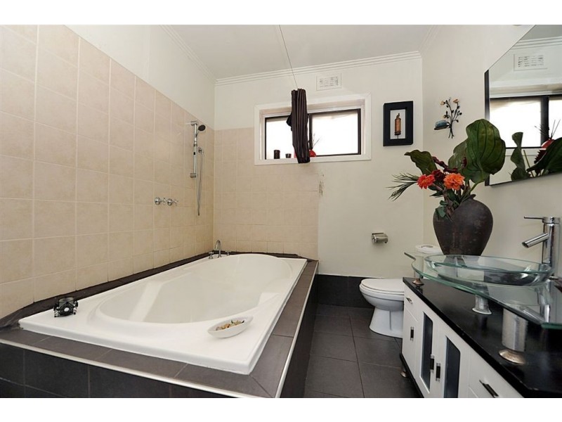 27 Boonong Avenue, Seaford VIC 3198