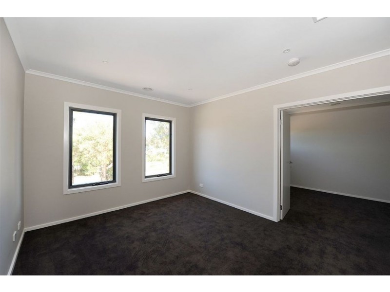 1/77 Kananook Avenue, Seaford VIC 3198