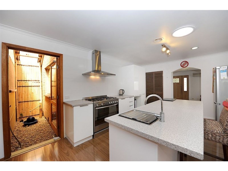 9 Maclean Court, Seaford VIC 3198