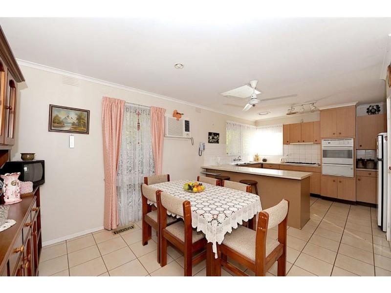 14 Benelong Crescent, Seaford VIC 3198