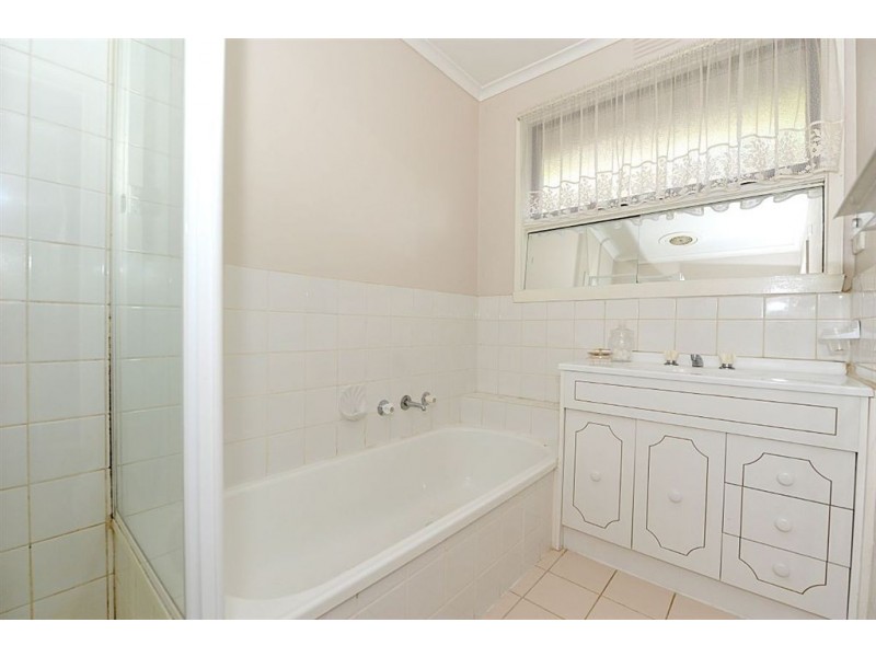 14 Benelong Crescent, Seaford VIC 3198