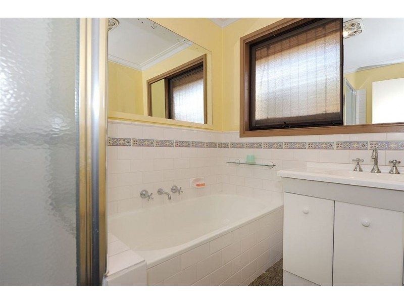 12 Emanuel Drive, Seaford VIC 3198