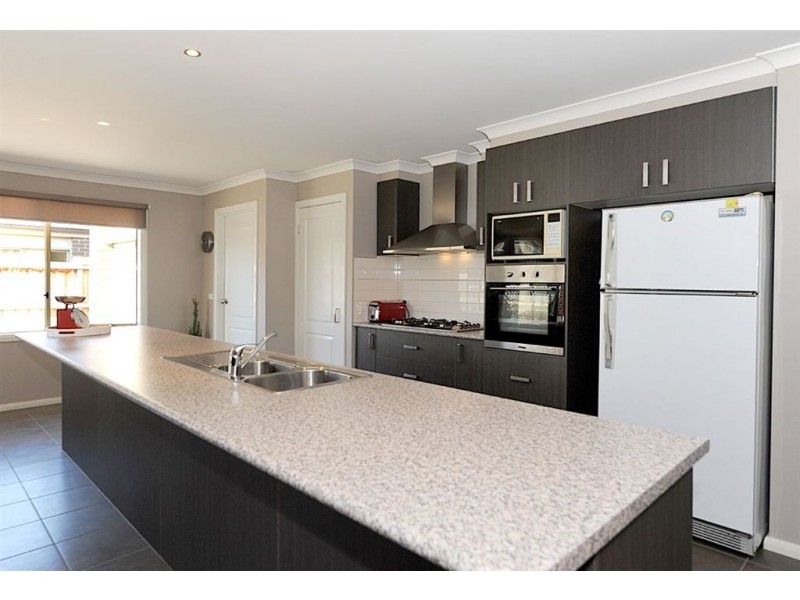 160 Linsell Boulevard, Cranbourne East VIC 3977