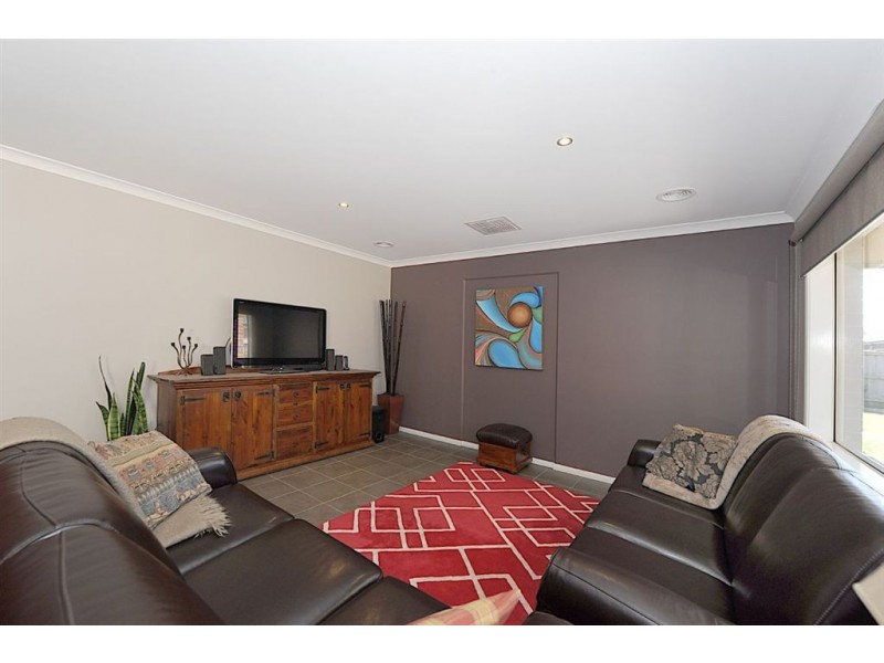 160 Linsell Boulevard, Cranbourne East VIC 3977