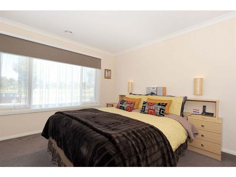 160 Linsell Boulevard, Cranbourne East VIC 3977