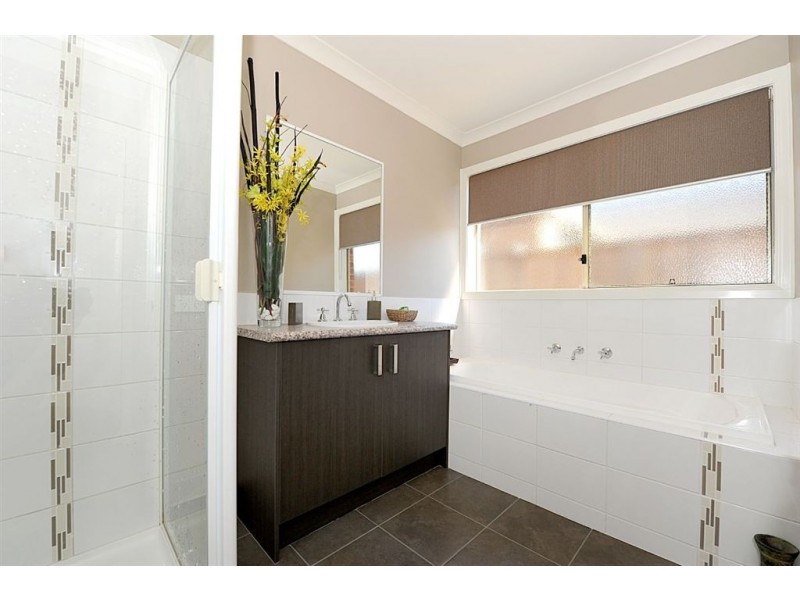 160 Linsell Boulevard, Cranbourne East VIC 3977