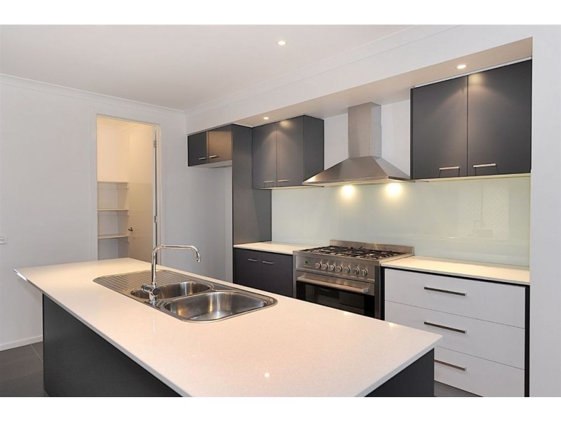 19 Dusky Bells Drive, Cranbourne VIC 3977