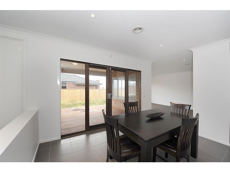 19 Dusky Bells Drive, Cranbourne VIC 3977