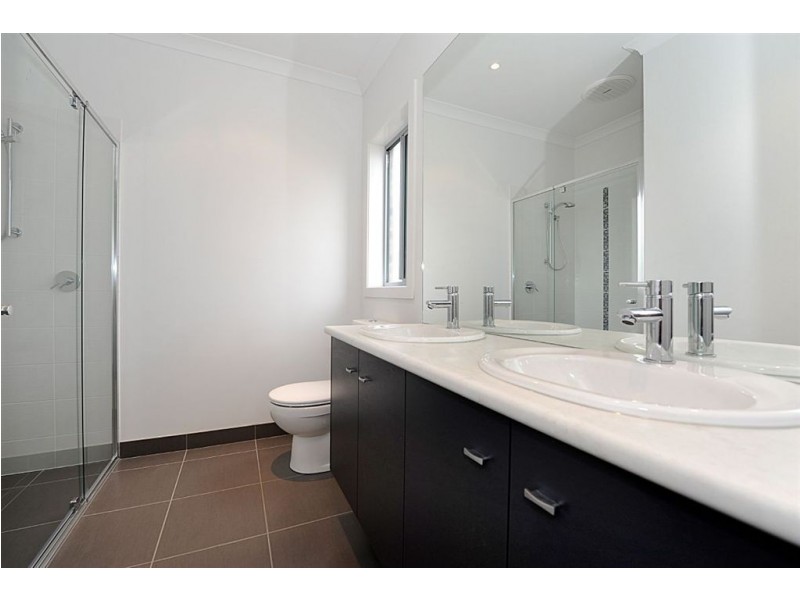 19 Dusky Bells Drive, Cranbourne VIC 3977