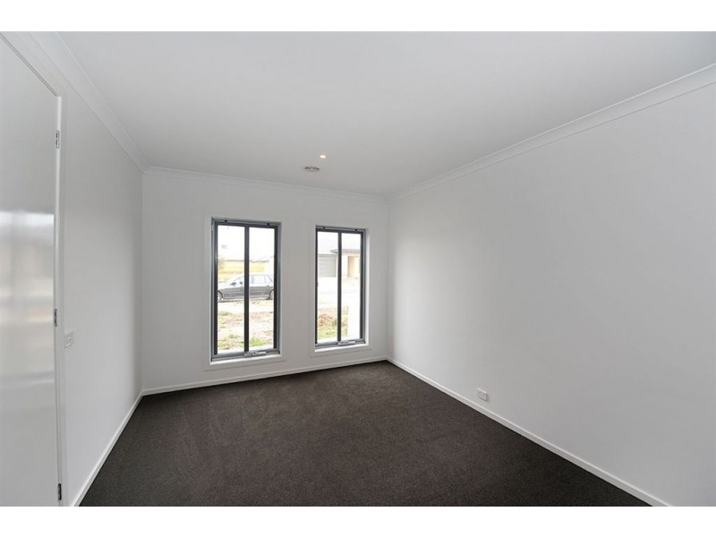 19 Dusky Bells Drive, Cranbourne VIC 3977