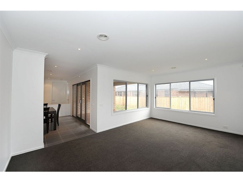 19 Dusky Bells Drive, Cranbourne VIC 3977