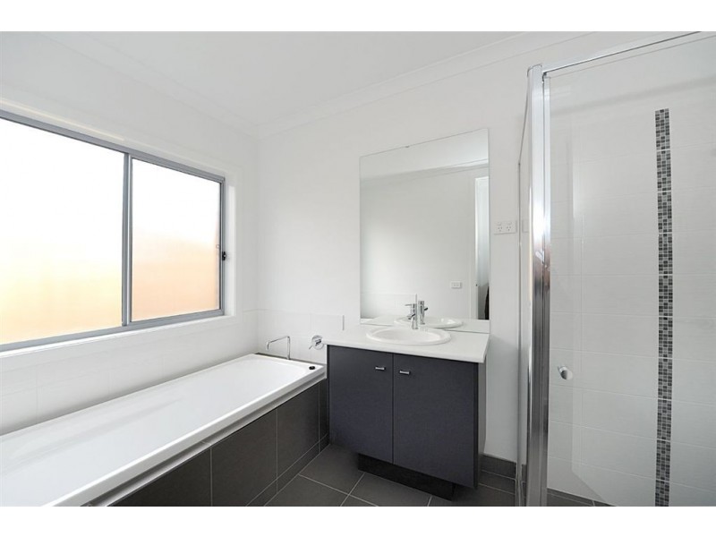 19 Dusky Bells Drive, Cranbourne VIC 3977