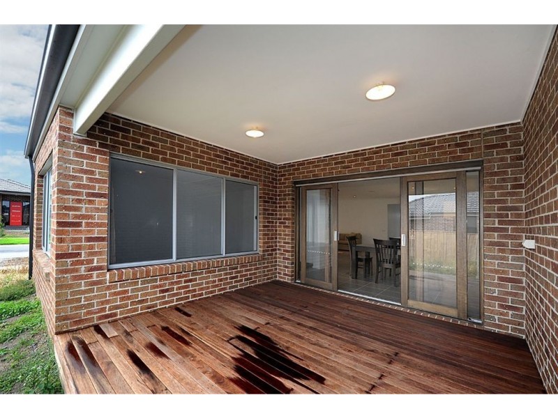 19 Dusky Bells Drive, Cranbourne VIC 3977