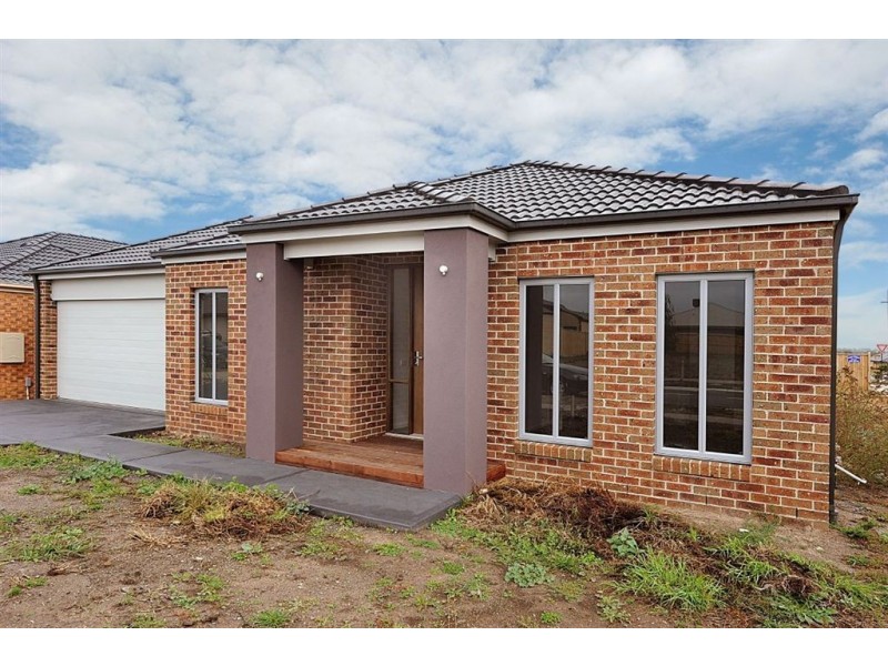 19 Dusky Bells Drive, Cranbourne VIC 3977