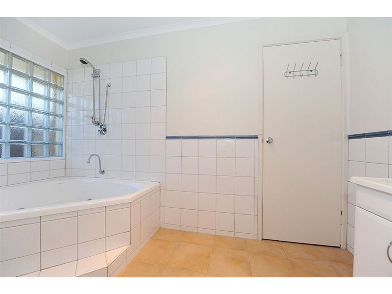4 Emanuel Drive, Seaford VIC 3198