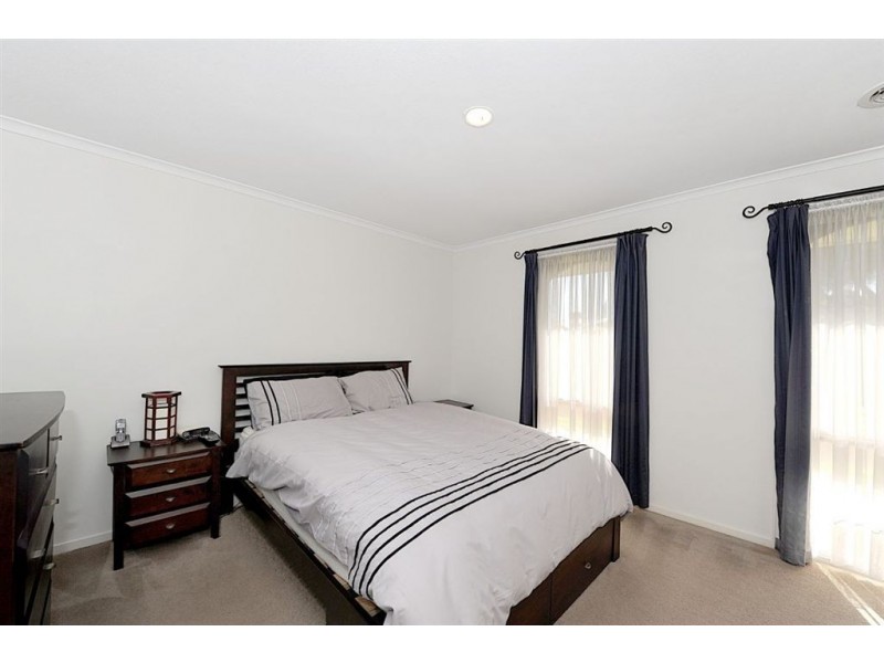 4 Emanuel Drive, Seaford VIC 3198
