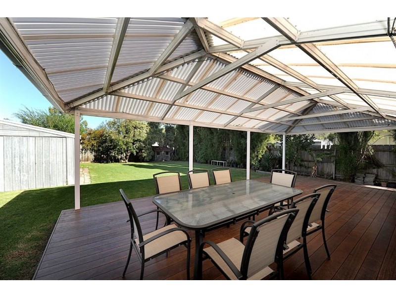 4 Emanuel Drive, Seaford VIC 3198