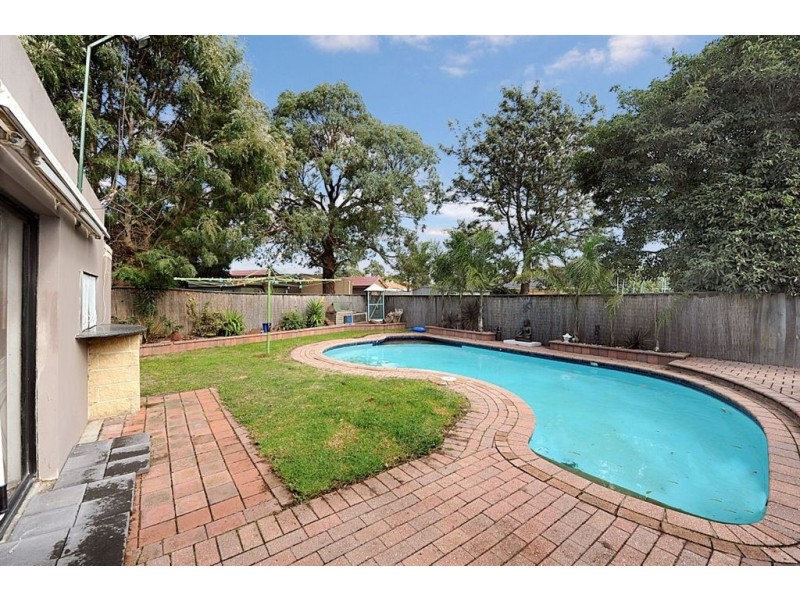 18 Ashworth Drive, Seaford VIC 3198