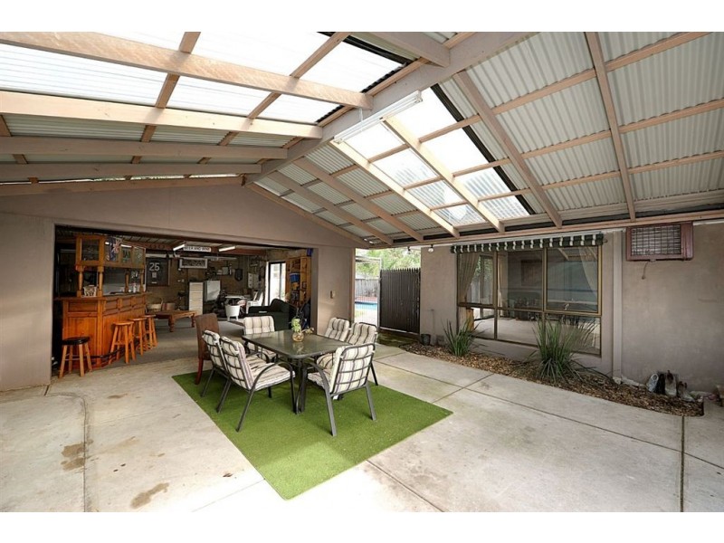 18 Ashworth Drive, Seaford VIC 3198