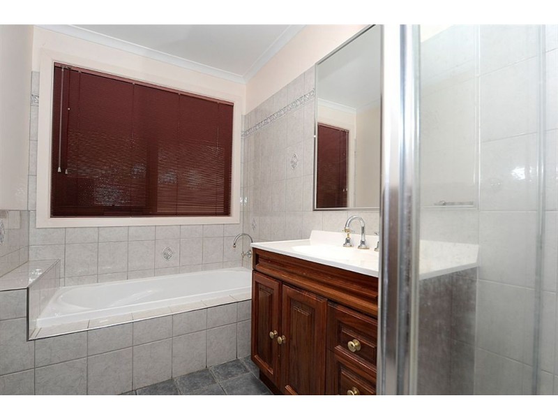 18 Ashworth Drive, Seaford VIC 3198