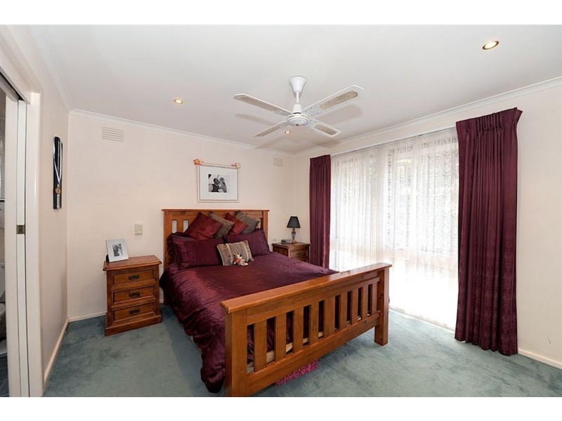 18 Ashworth Drive, Seaford VIC 3198