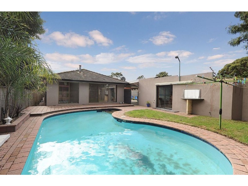 18 Ashworth Drive, Seaford VIC 3198