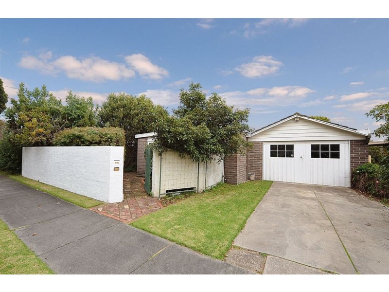 8 Seacrest Avenue, Seaford VIC 3198