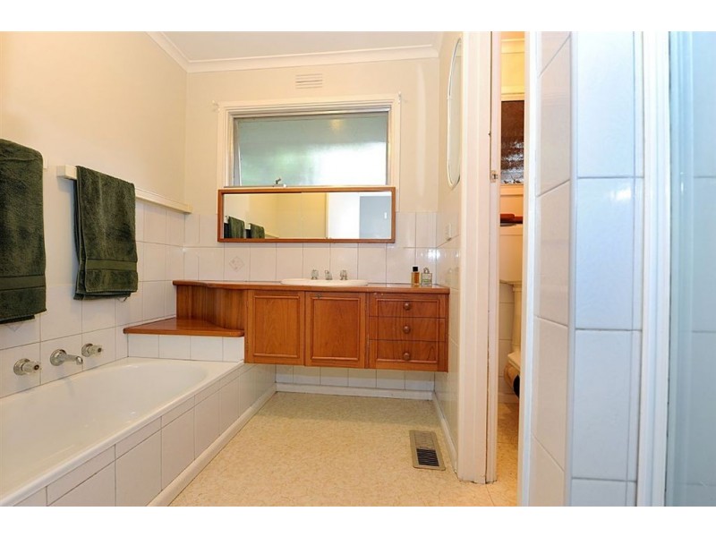 8 Seacrest Avenue, Seaford VIC 3198