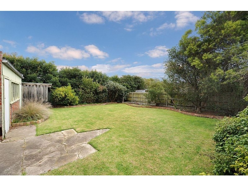 8 Seacrest Avenue, Seaford VIC 3198