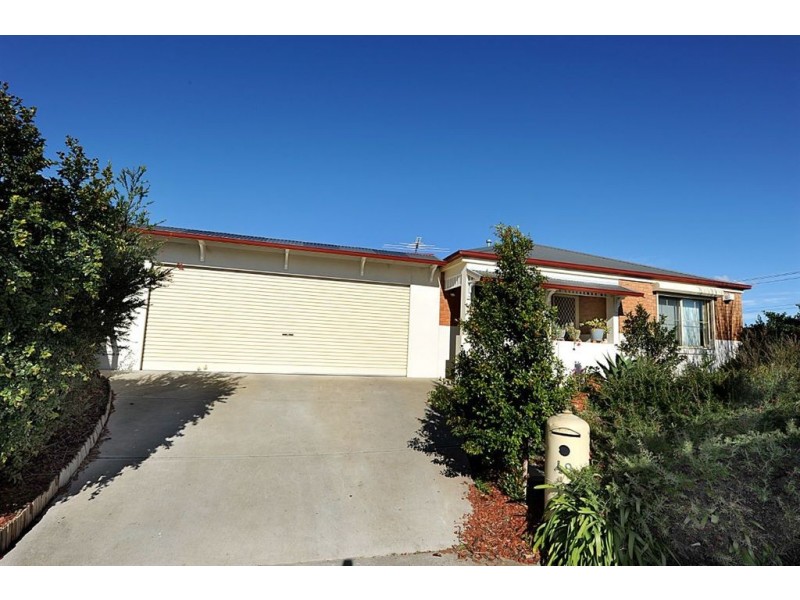 48 Miralie Way, Cranbourne VIC 3977