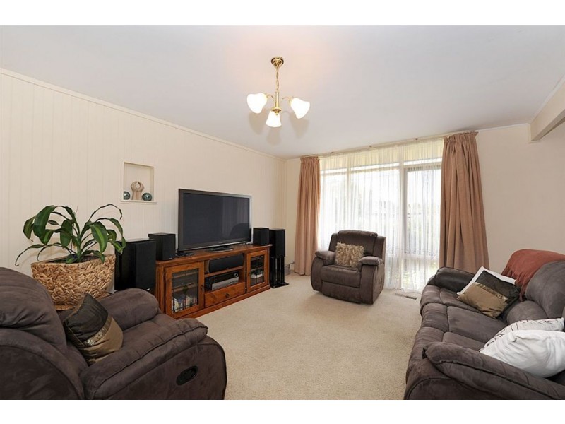 13 Holroyd Street, Seaford VIC 3198