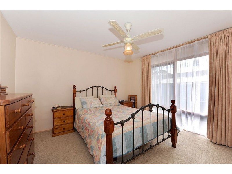 13 Holroyd Street, Seaford VIC 3198