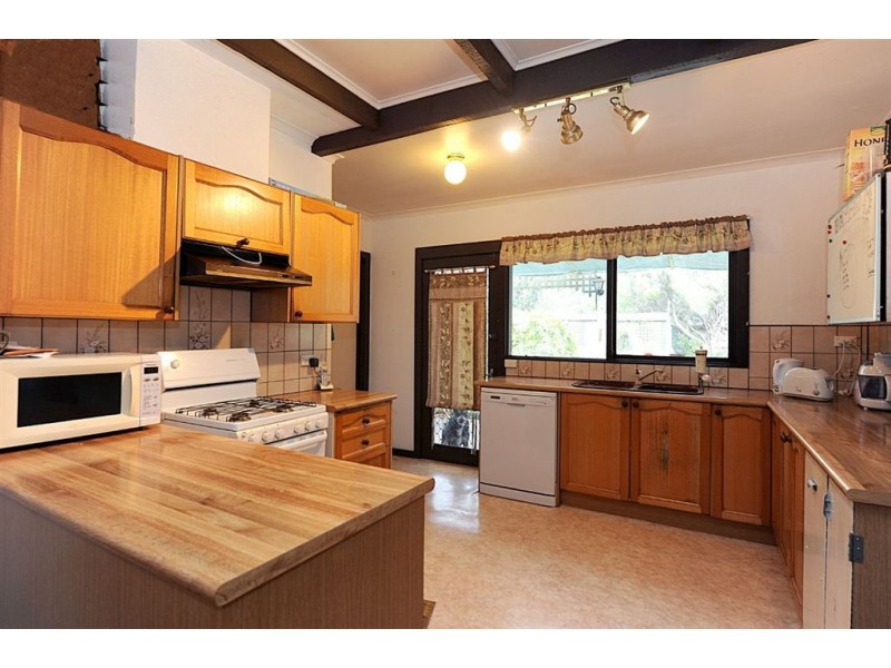 16 Clovelly Parade, Seaford VIC 3198