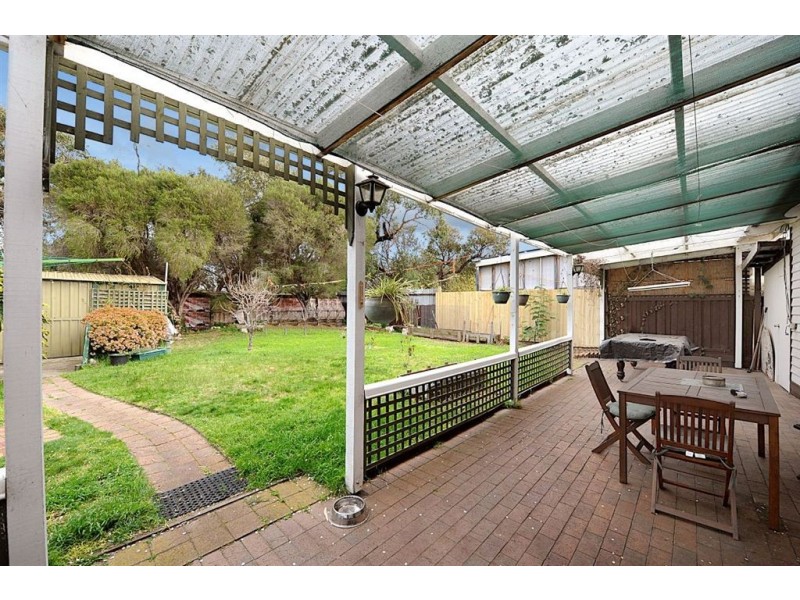 16 Clovelly Parade, Seaford VIC 3198