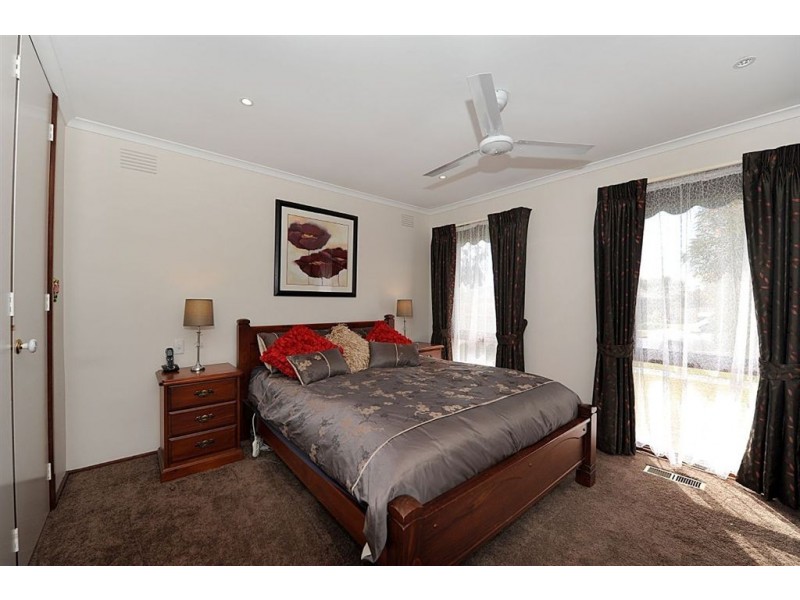70 Maple Street, Seaford VIC 3198