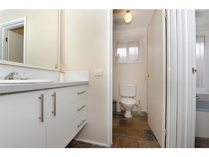 70 Maple Street, Seaford VIC 3198