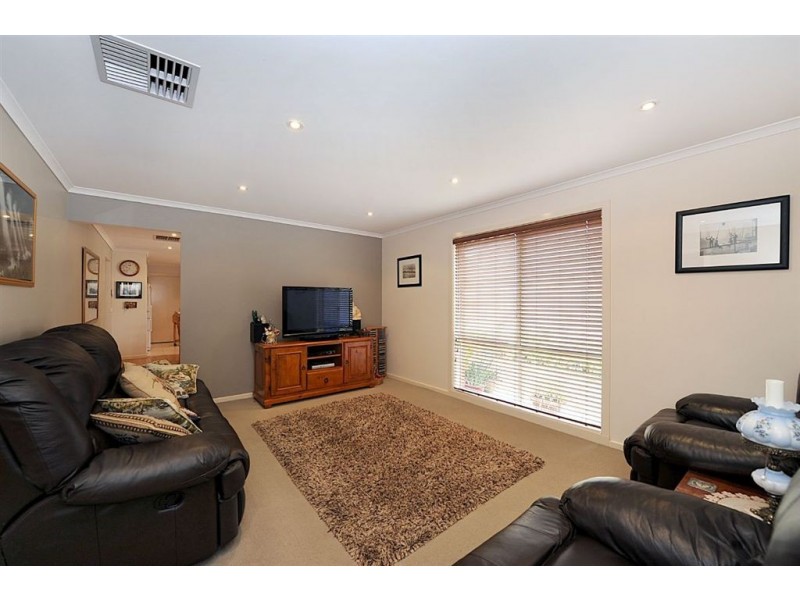 12 Fishburn Place, Cranbourne VIC 3977