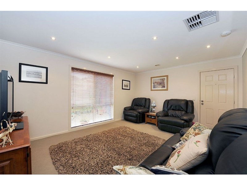 12 Fishburn Place, Cranbourne VIC 3977