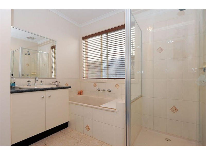 12 Fishburn Place, Cranbourne VIC 3977