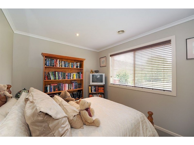 12 Fishburn Place, Cranbourne VIC 3977