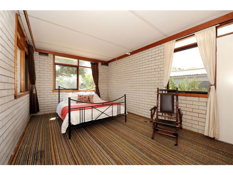 99 Railway Parade, Seaford VIC 3198